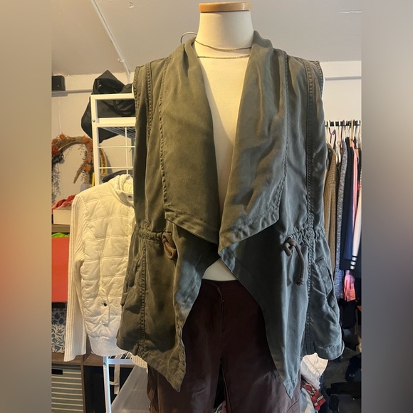 Max Jeans Jackets & Blazers - Max Jeans Women's Olive Vest size Medium.